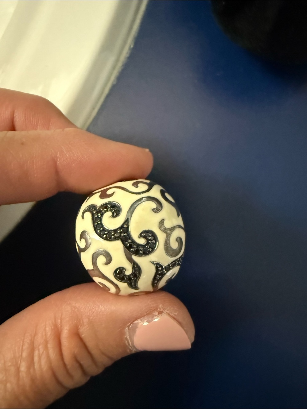 Belle Etoile Black and Cream Statement Ring